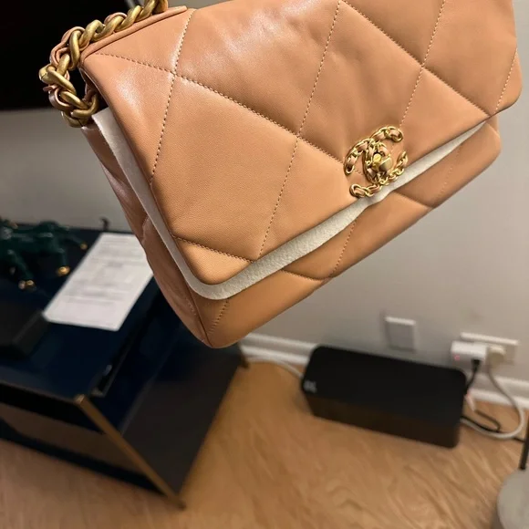 Chanel 19 large ( not maxi ) - Picture 6 of 16